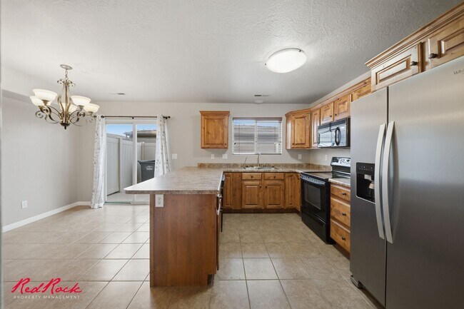 Building Photo - 2422 S River Rd