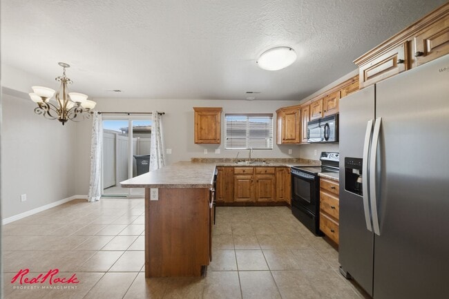 Building Photo - Conveniently Located 3 Bedroom 2.5 Bathroom Townhome