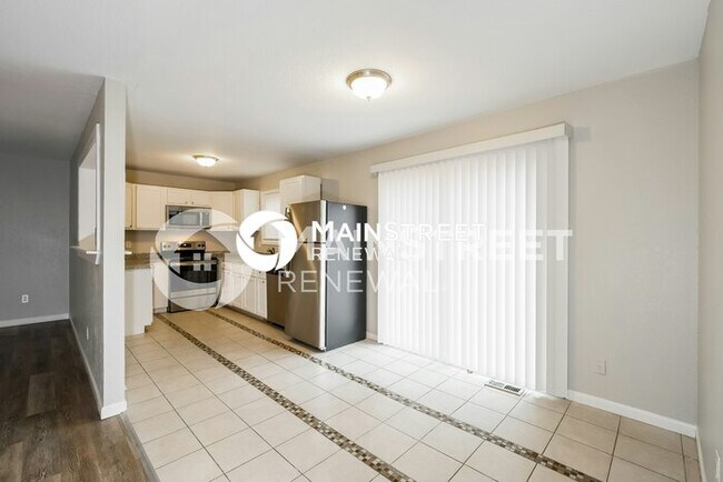Building Photo - 3 Bedroom Pet-Friendly Home in Grandview, ...