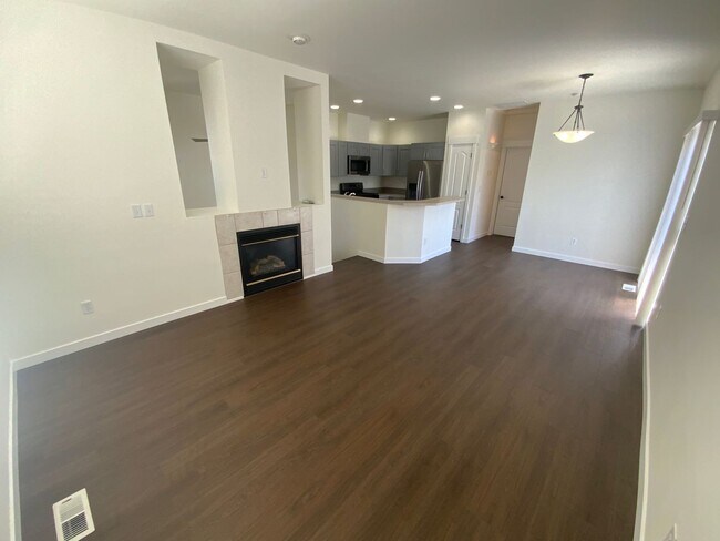 Building Photo - * Gated Community * Newly Remodel 3 bed- 2...