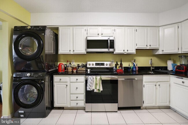 Building Photo - 3713 S George Mason Dr