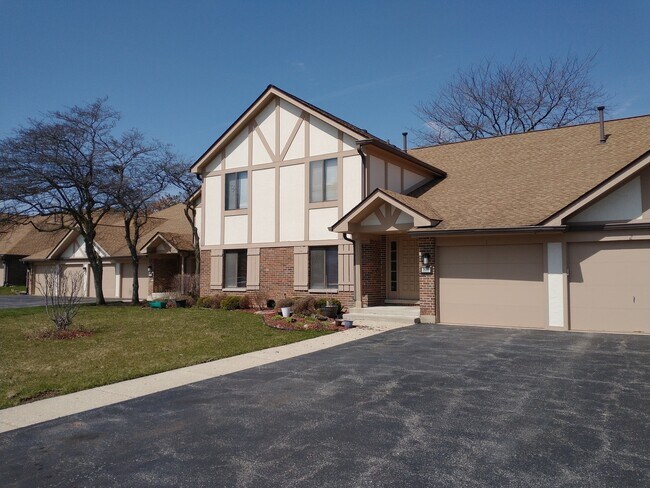 Primary Photo - 900 Surrey Dr