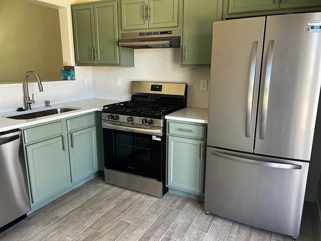 Building Photo - "Charming 3-Bed, 2-Bath Home in Santa Fe's Coveted Solecito Loop"
