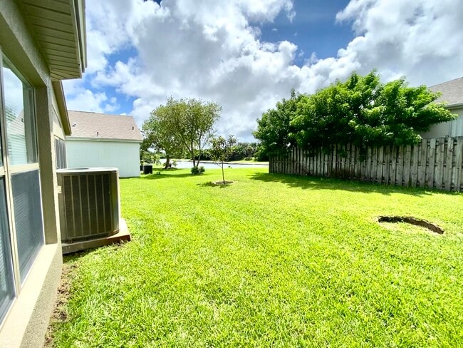 Building Photo - 8057 Bracken Ln