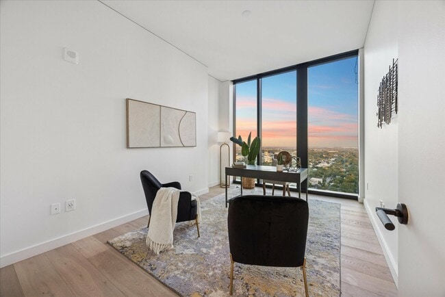 Building Photo - 610 Davis St