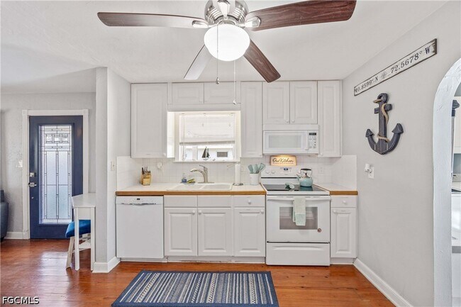 Building Photo - 547 101st Ave N