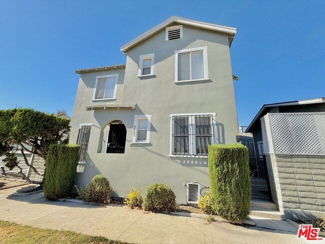 Primary Photo - 3883 S Gramercy Pl
