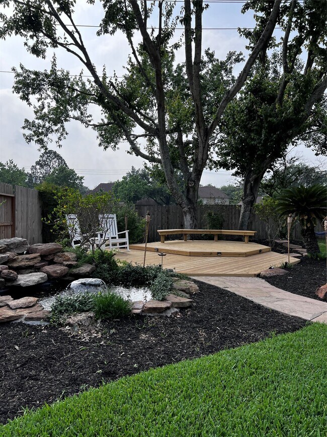 Building Photo - 15122 Greenleaf Ln