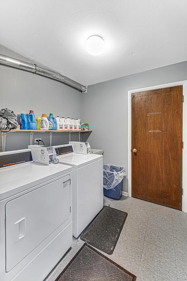 Building Photo - 15830 Terrace Dr