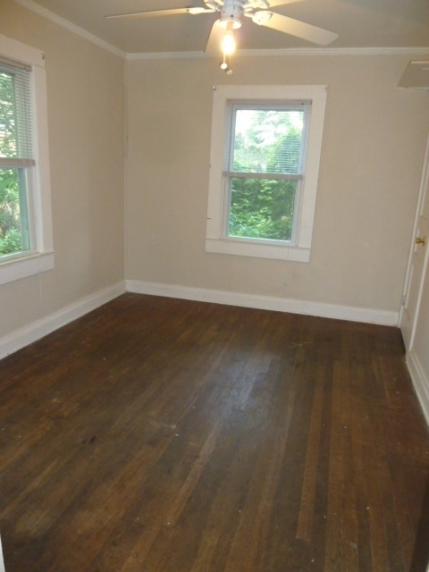 Building Photo - Location! 1br duplex on McCauley St.