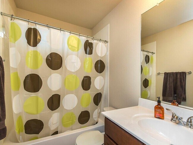 Building Photo - 1553 Twin Cove