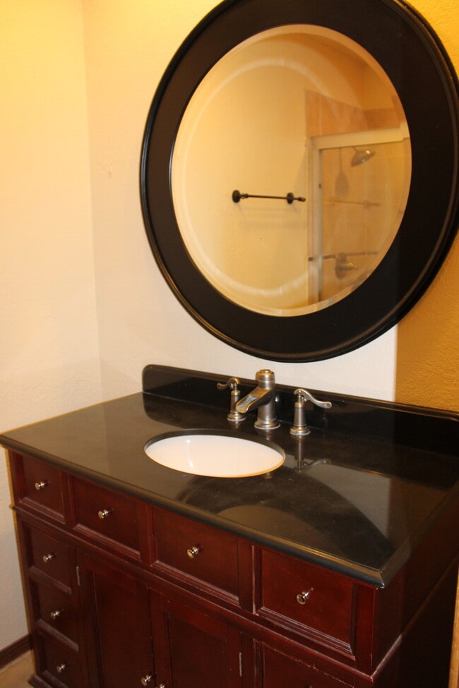 Building Photo - 2325 Apple Way