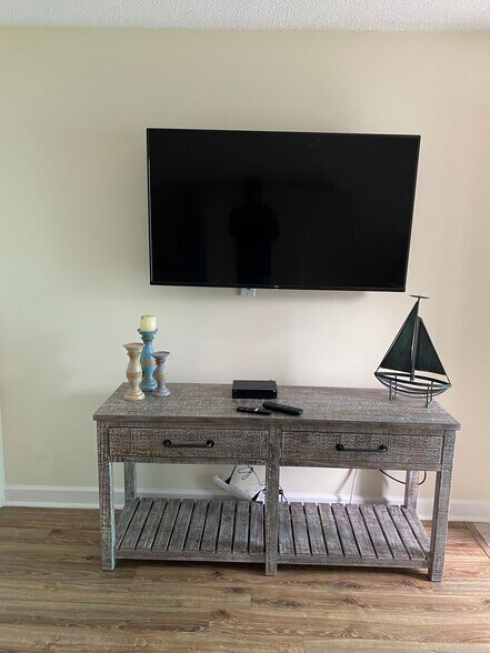 Building Photo - 7403 N Ocean Blvd