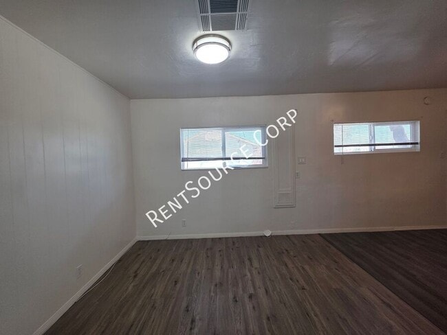 Building Photo - 671 Flora St
