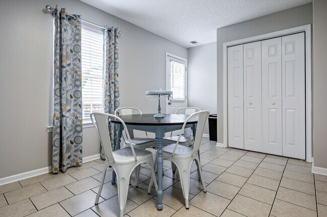 Building Photo - 31 Middleton Ct