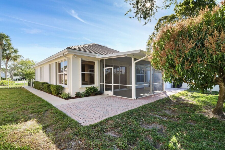 Building Photo - 7428 SE Waxberry Cir