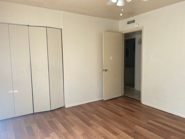 Building Photo - 3359 Suncrest Dr