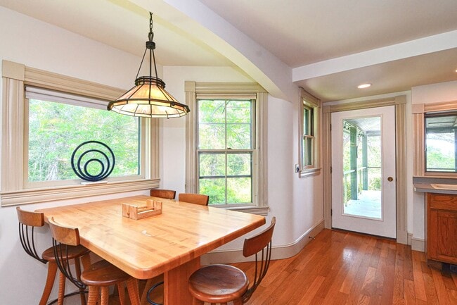 Building Photo - Stunning Victorian Winter Rental with Ocea...