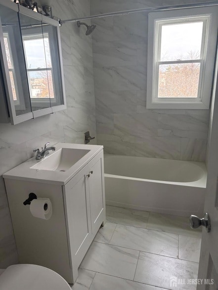 Building Photo - 37 Irving St