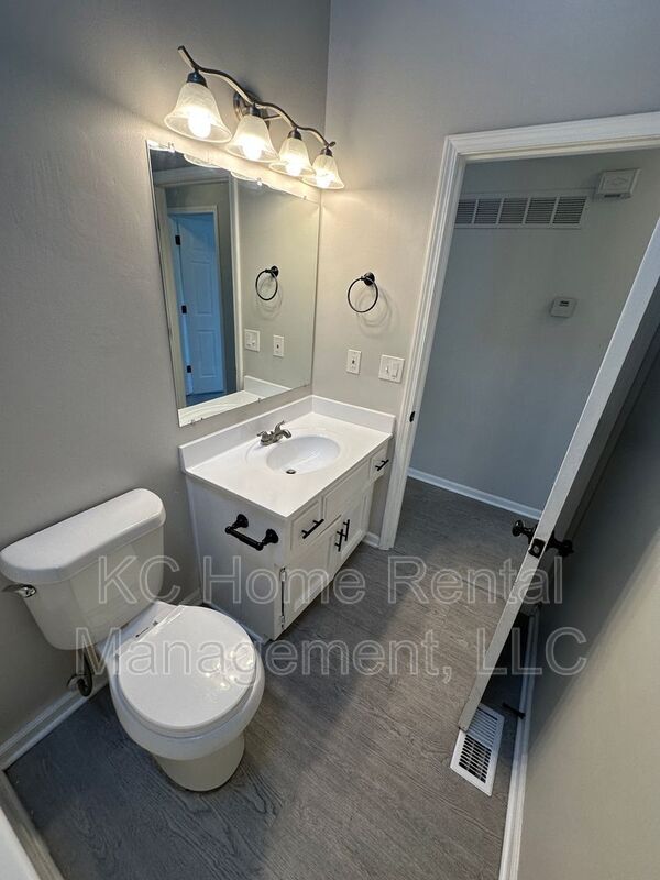 Building Photo - 1400 Cypress Dr