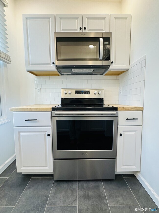 Building Photo - 67 Burke St