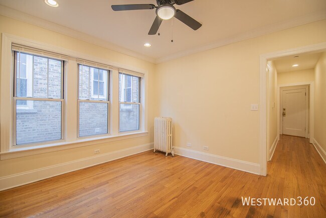 Building Photo - 7648 N Greenview-3