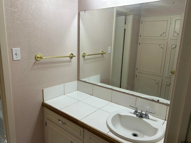 Building Photo - 4615 Edinburgh Dr