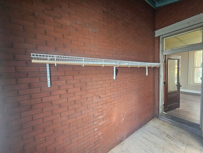 Building Photo - 574 W Market St