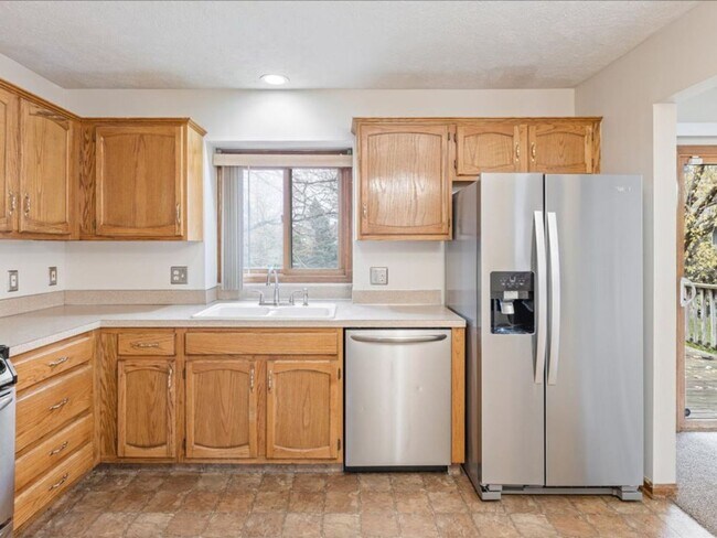 Building Photo - 3 bedroom , 2 bathroom House - Coming Soon