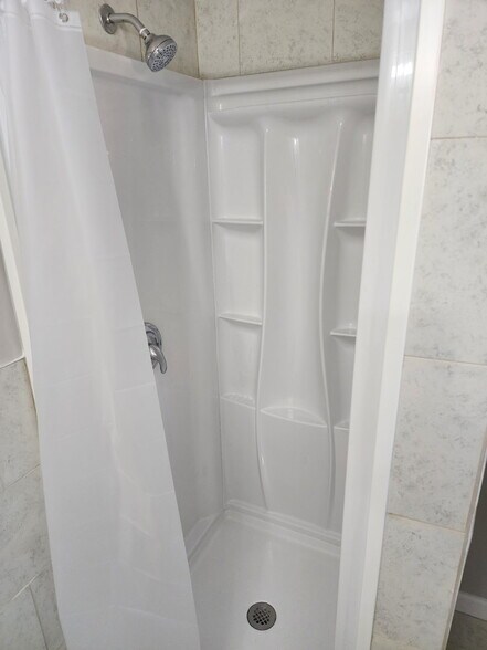 Building Photo - 82 Seaside Ave