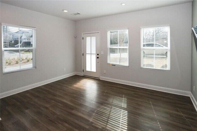 Building Photo - 313 Skylar Way SE