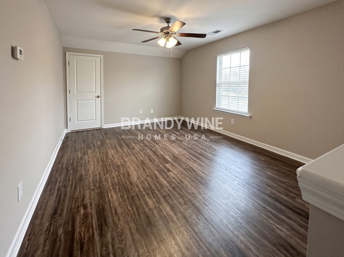 Building Photo - 3332 Lowland Dr