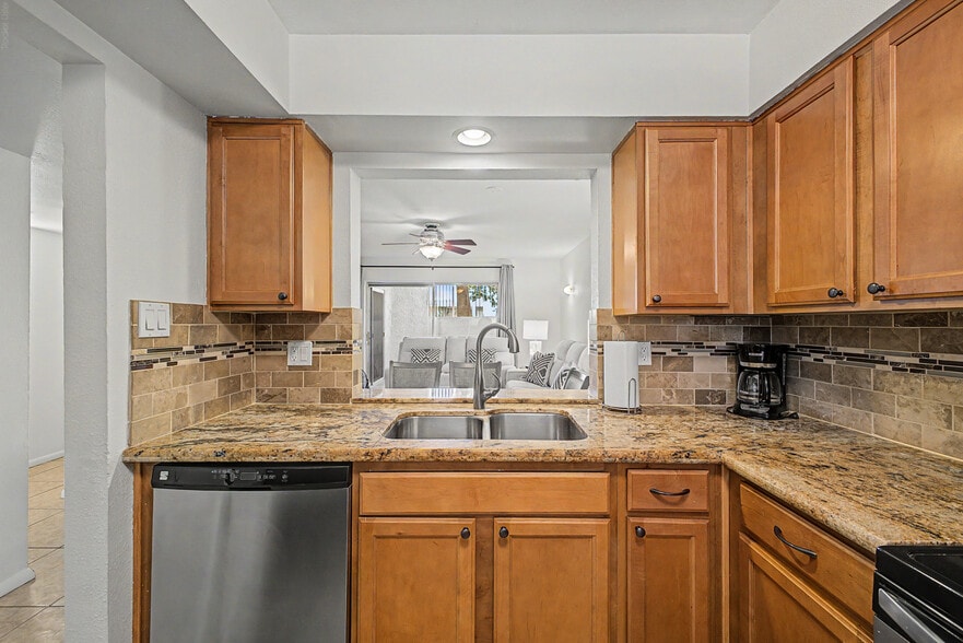 Building Photo - 7474 E Earll Dr