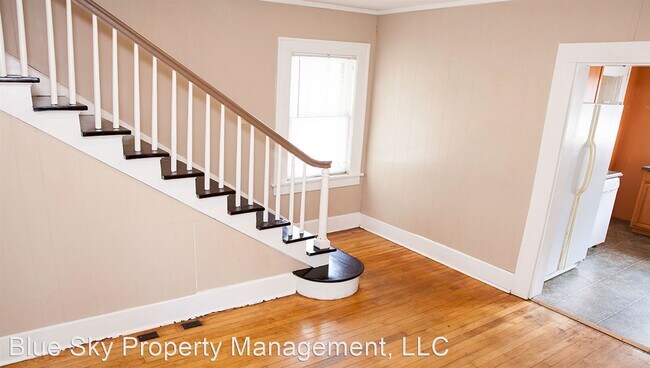 Building Photo - 4 br, 1 bath House - 400 N. Reserve St.