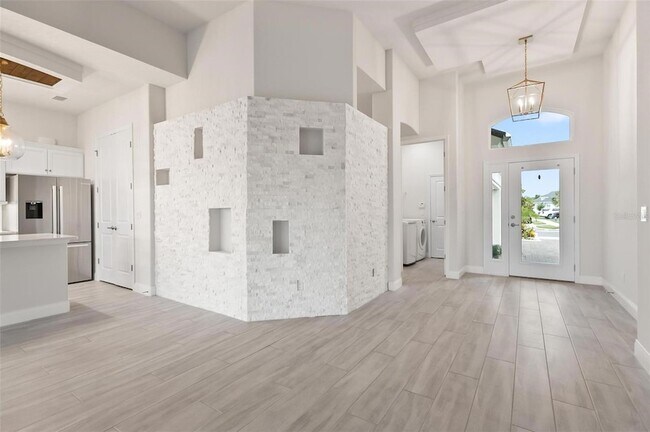 Building Photo - 128 Del Palma Dr