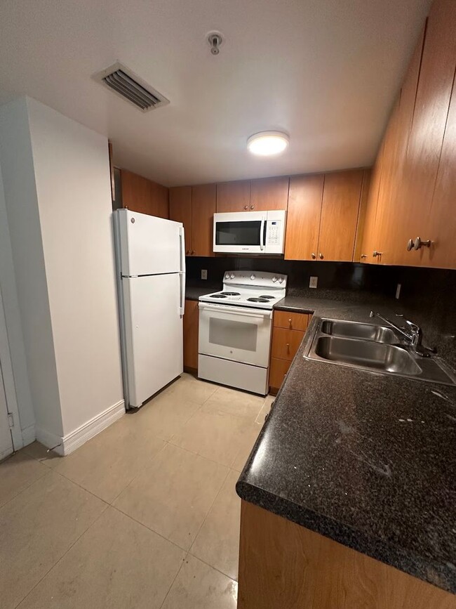 Interior Photo - 627-Vista Del Rio