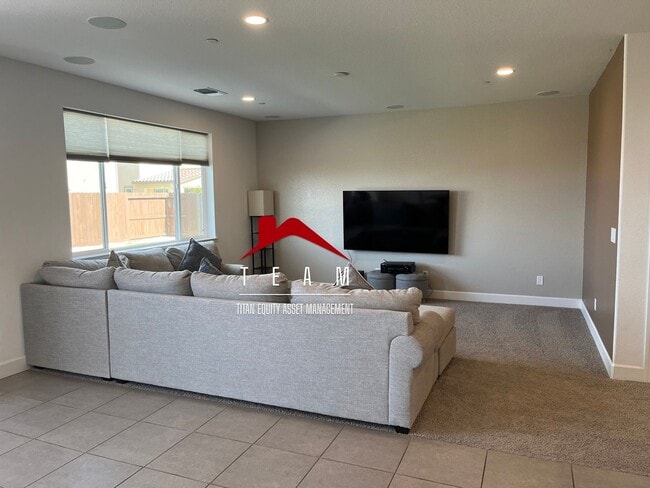 Building Photo - Great single story home with solar