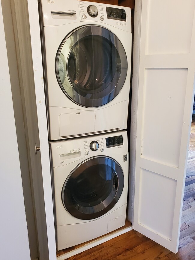 Building Photo - 829 Texas Ave