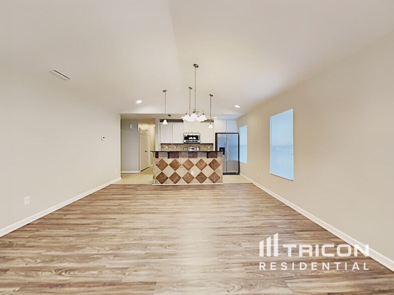 Building Photo - 4201 Broadstairs Dr SW