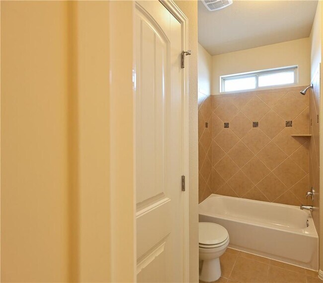 Building Photo - 100 Lake Mineral Wells Dr