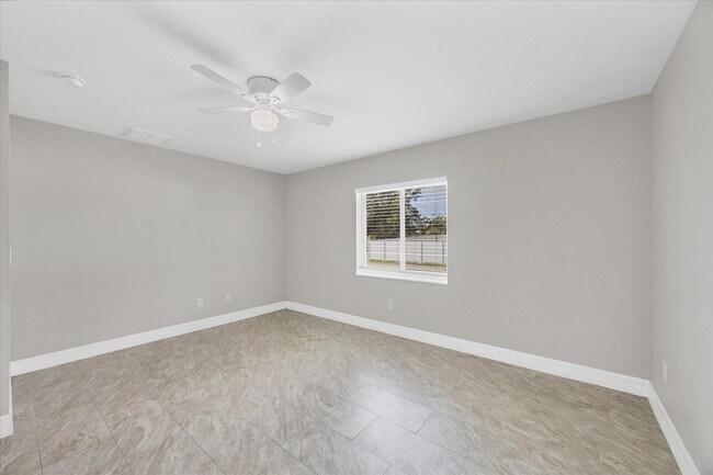 Building Photo - Duplex Unit For Rent In Port Charlotte