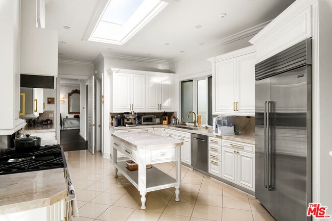 Building Photo - 1845 Loma Vista Dr