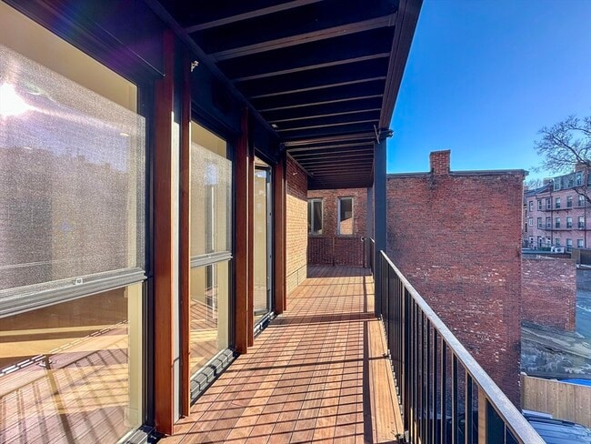 Building Photo - 144 Worcester St