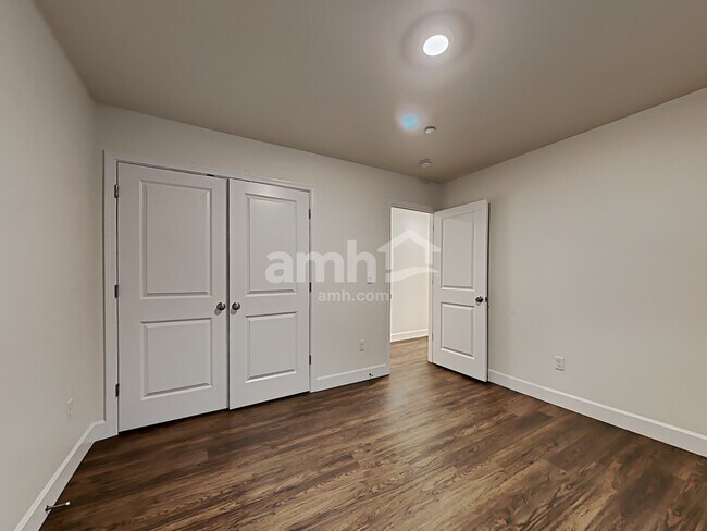 Building Photo - 13902 106th Ave E