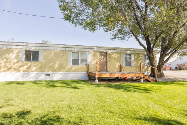 Building Photo - 206 N 4000 E