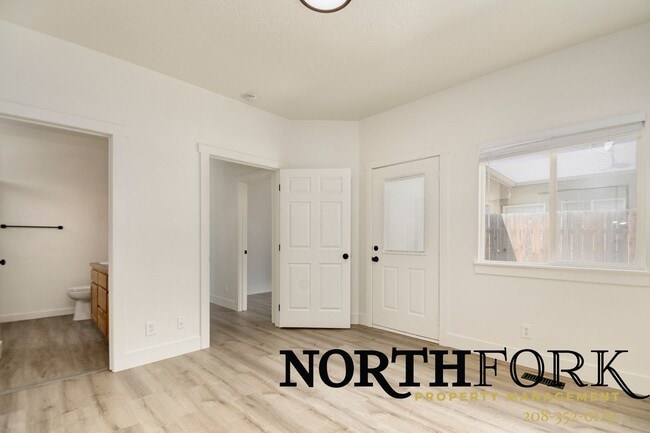 Building Photo - Beautiful 3-Bedroom Home in Desirable Namp...