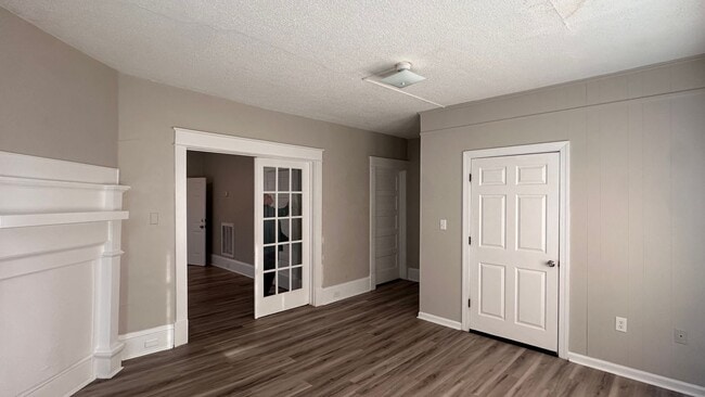 Building Photo - 407 St Andrew St