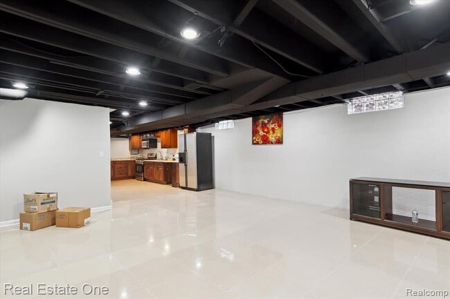 Building Photo - 23944 Fordson Dr