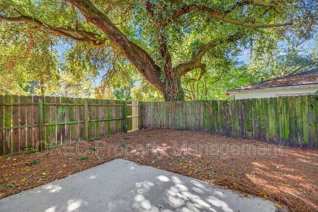 Building Photo - 1757 Skinner Ave