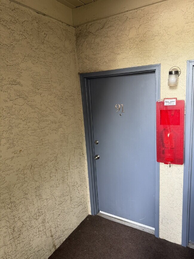 Building Photo - Updated & Clean 2BR Condo - Utilities Included - Laundry, Parking & Pool